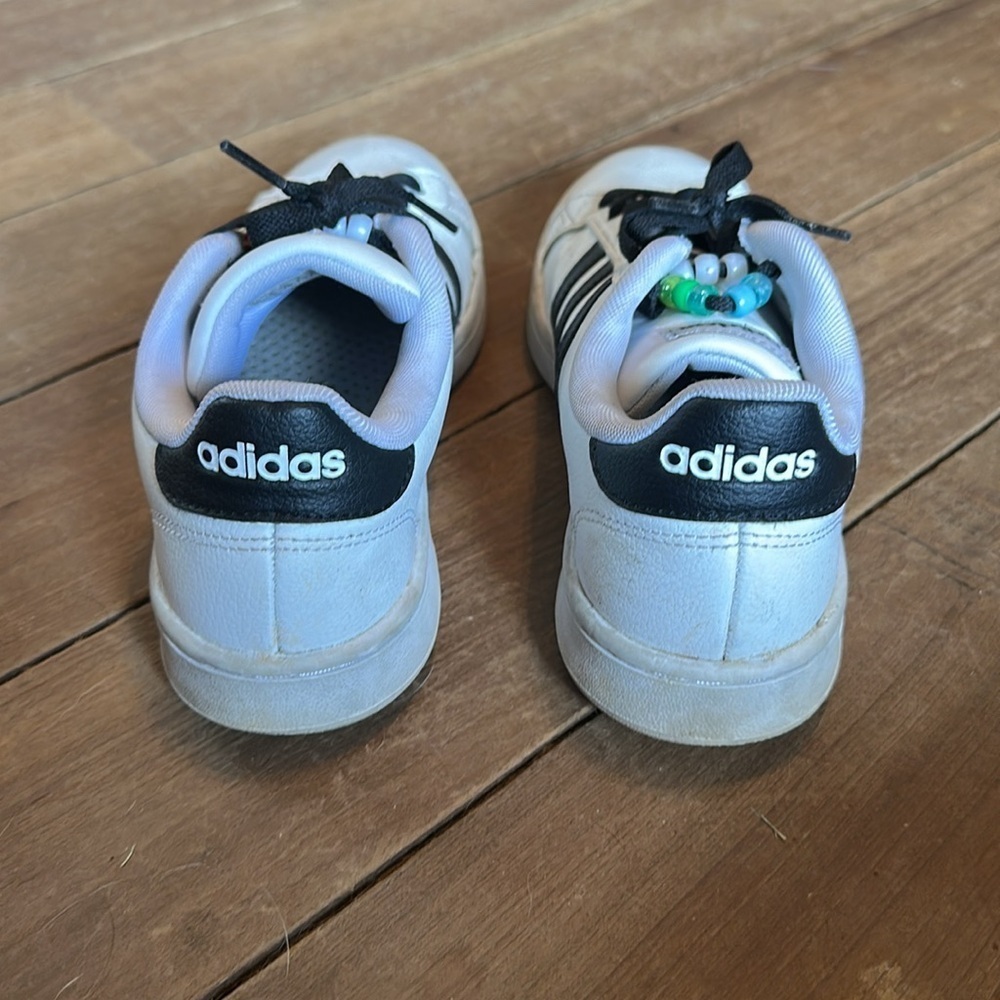 Adidas Women’s sneakers size 6.5 - Picture 4 of 6